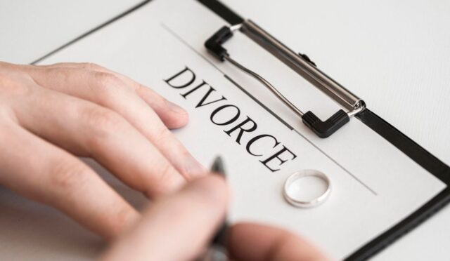 Divorce_lawyers_in_Vietnam